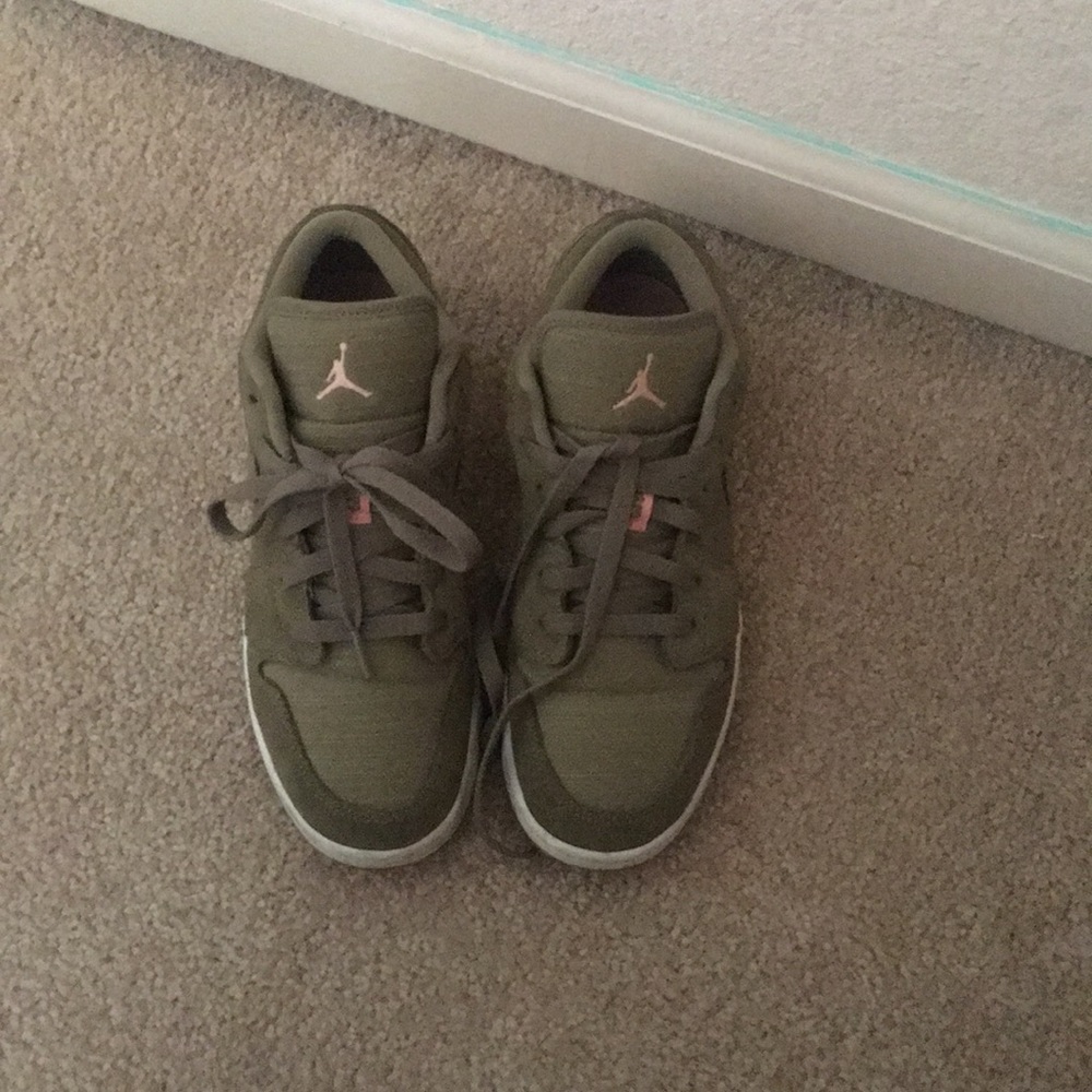 Jordan’s green pink